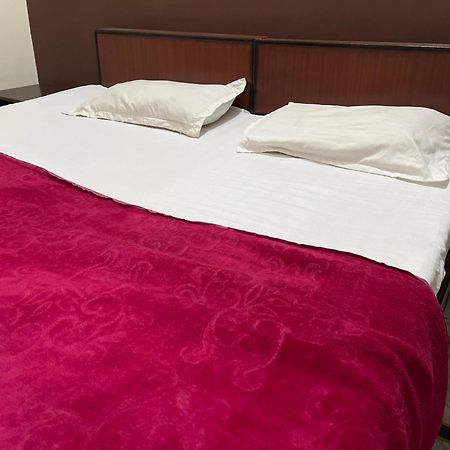 Raja Guest House -- Jalandhar Railway Station -- For Family, Couples, Travellers מראה חיצוני תמונה