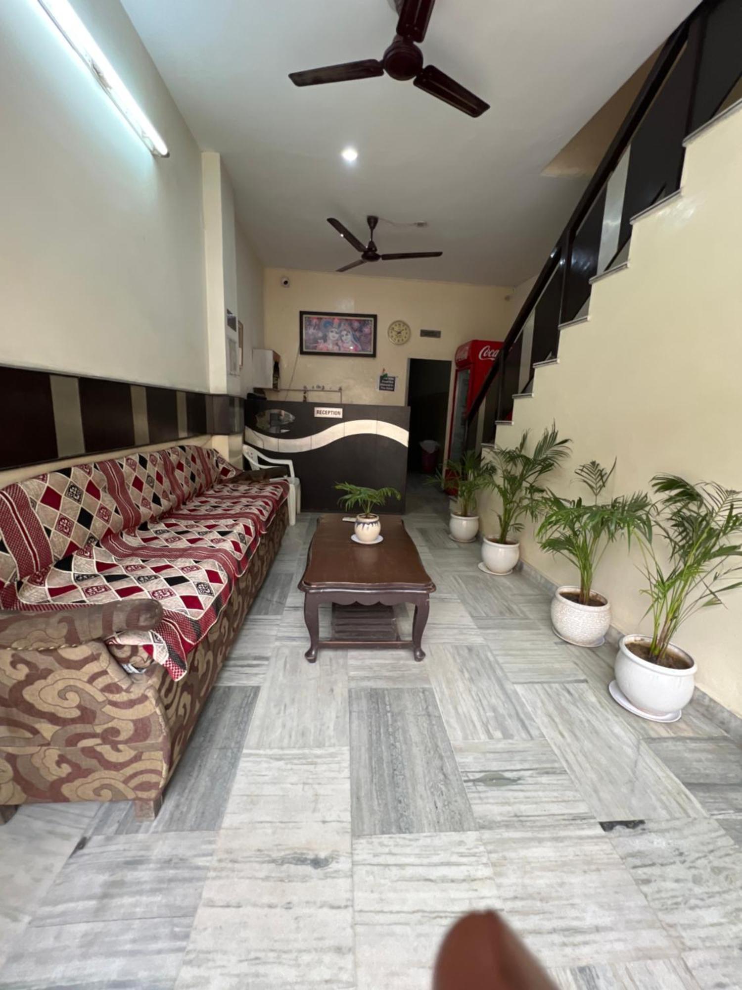 Raja Guest House -- Jalandhar Railway Station -- For Family, Couples, Travellers מראה חיצוני תמונה