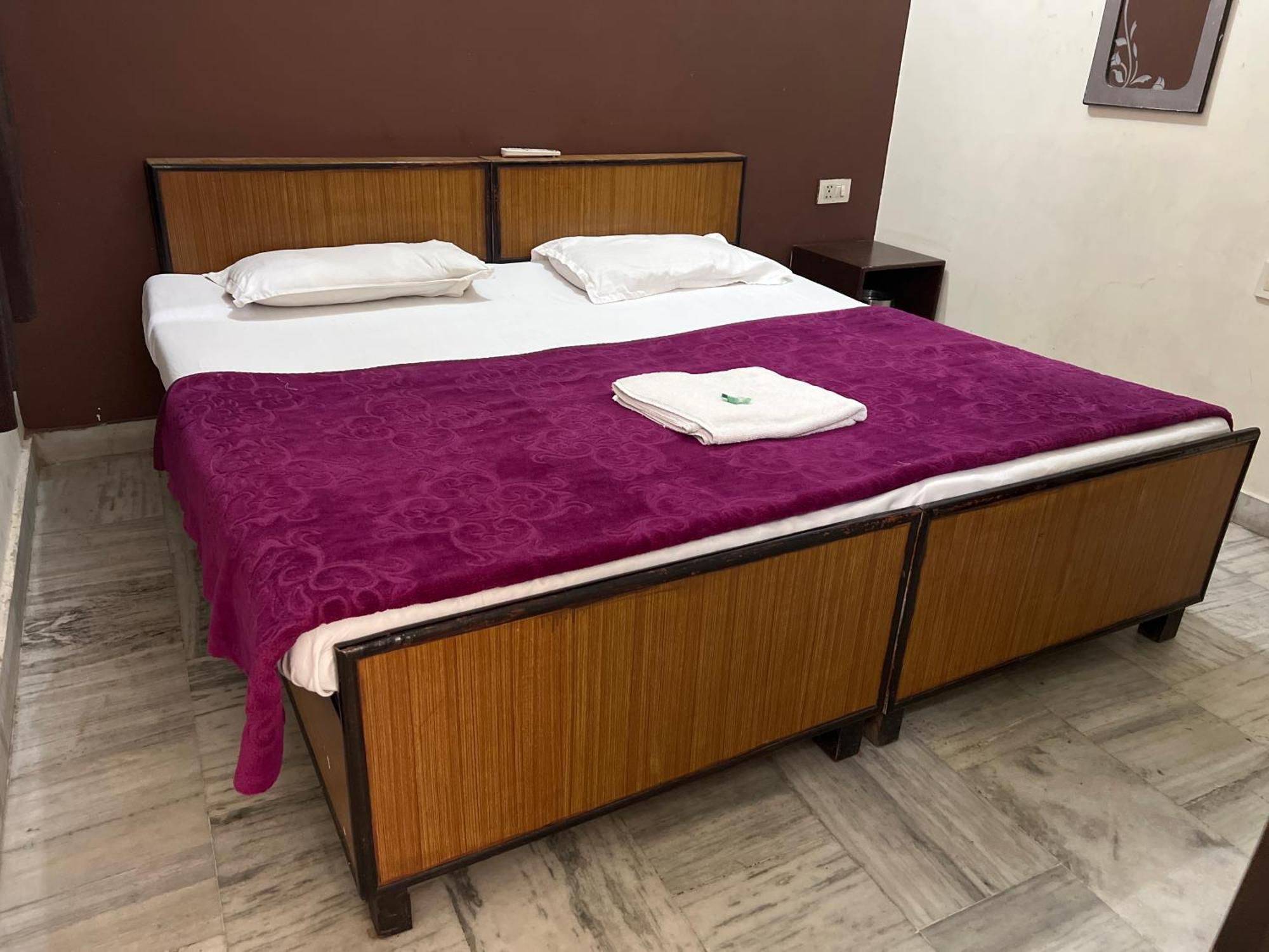 Raja Guest House -- Jalandhar Railway Station -- For Family, Couples, Travellers מראה חיצוני תמונה