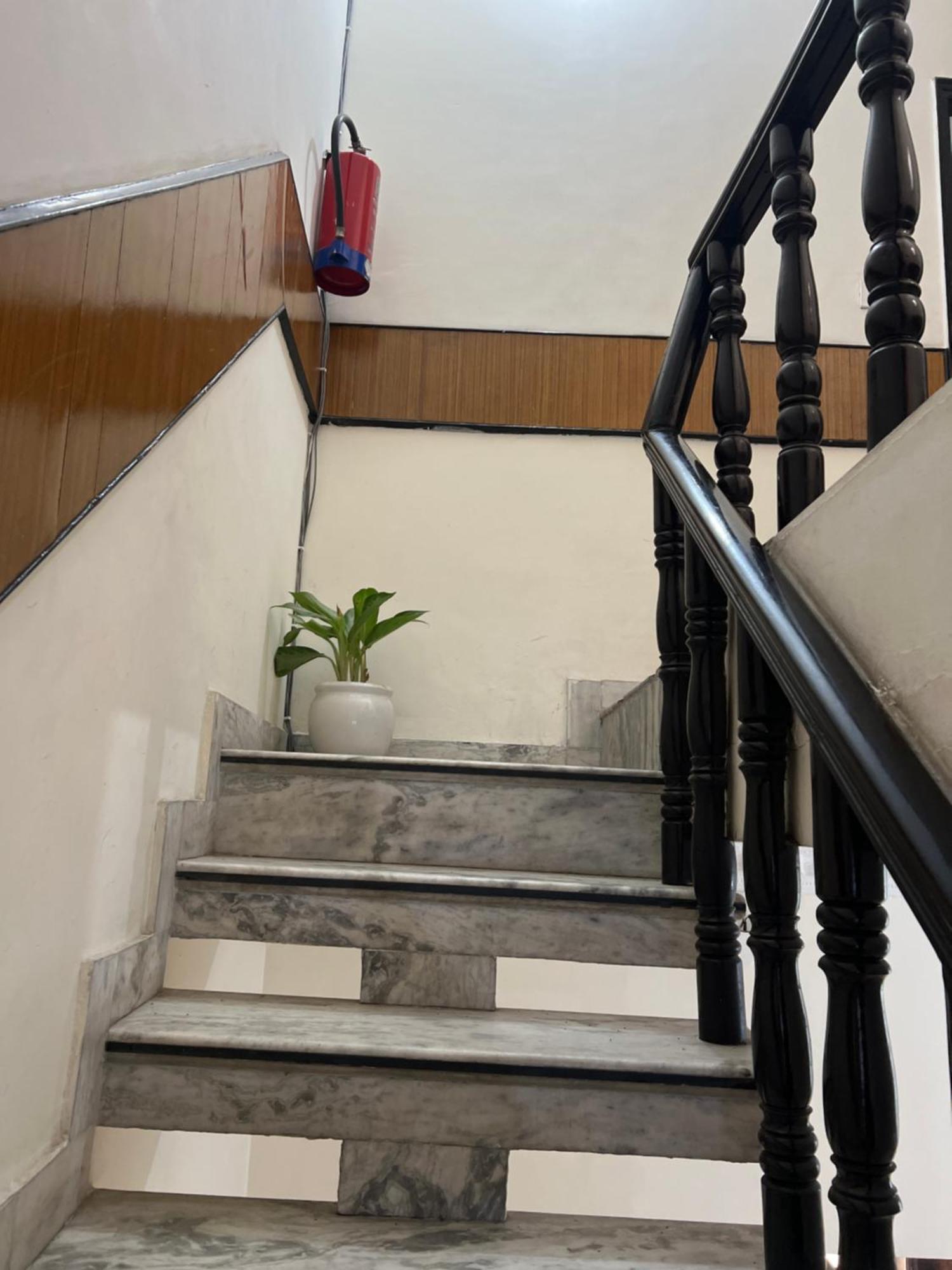 Raja Guest House -- Jalandhar Railway Station -- For Family, Couples, Travellers מראה חיצוני תמונה