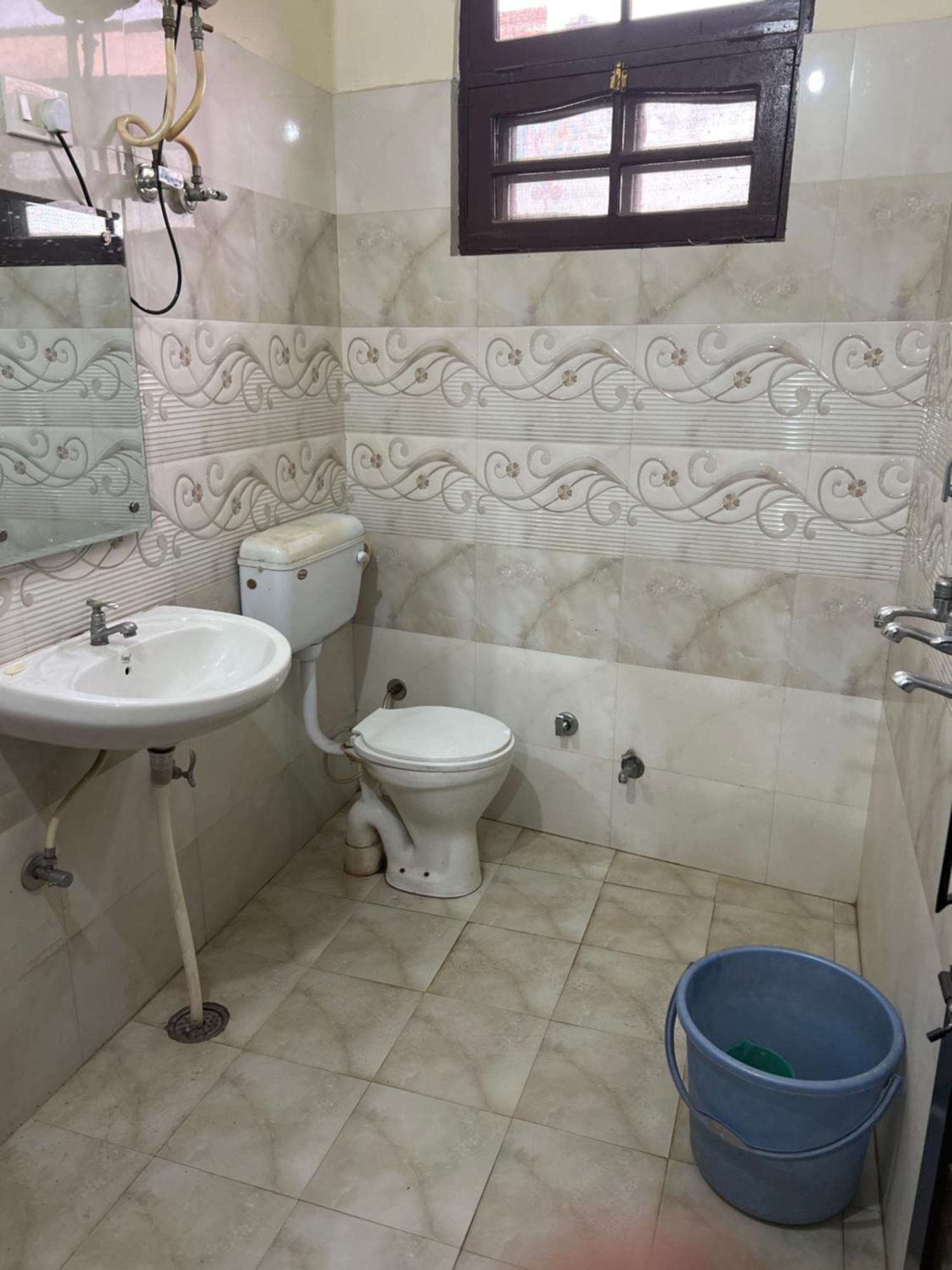 Raja Guest House -- Jalandhar Railway Station -- For Family, Couples, Travellers מראה חיצוני תמונה